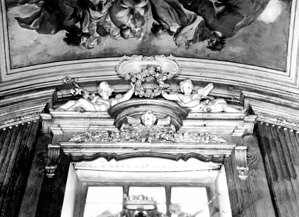 Angioletti reggighirlanda e testa cherubica (decorazione plastica) by Cavallini 